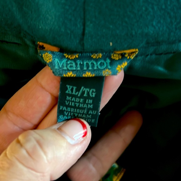 Girls XL Marmot ski pants - only wore a couple times for a one an only ski trip - Picture 4 of 4